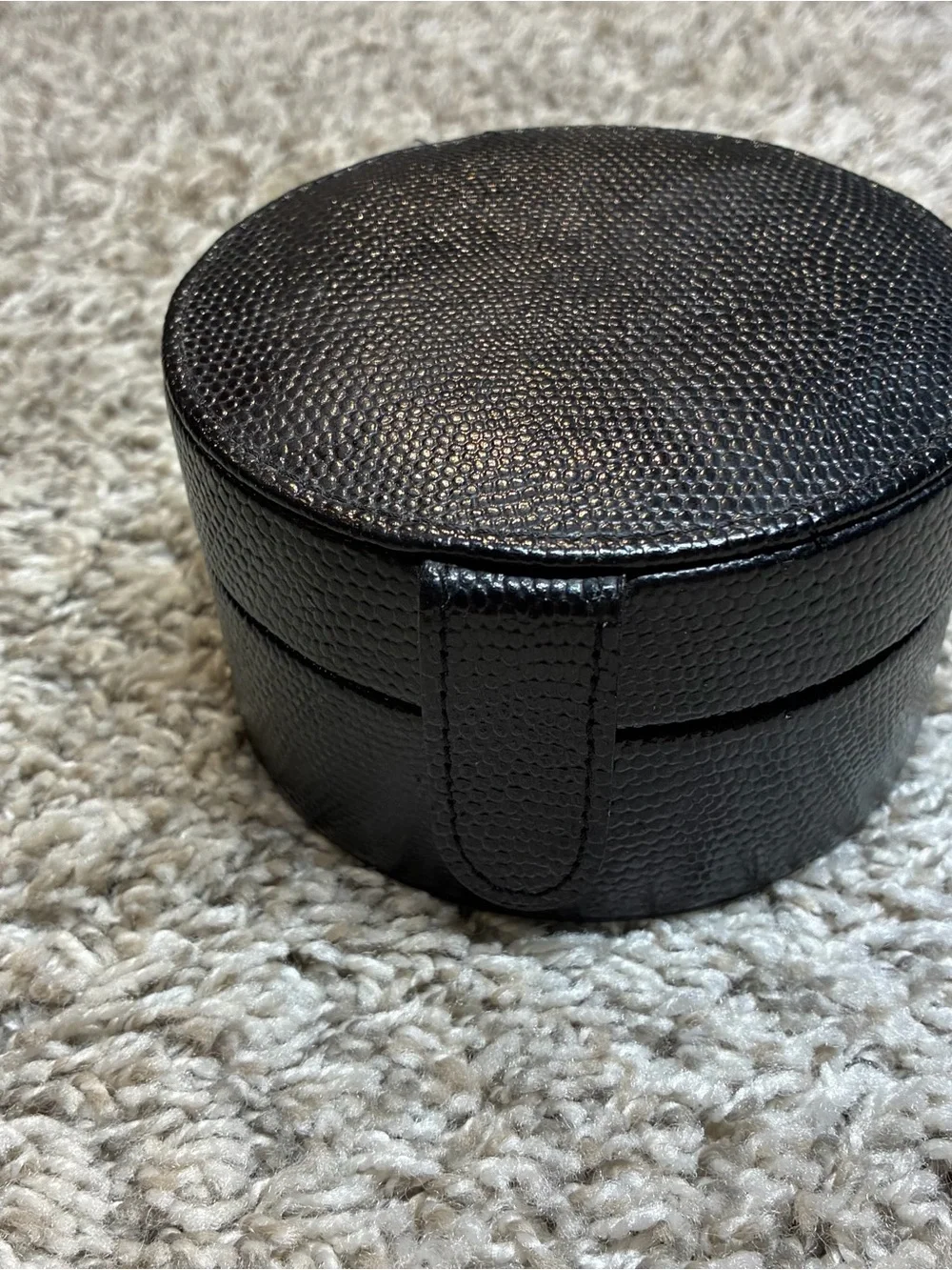Alfred Design Round Black Leather Jewelry Case Textured Compact Organizer